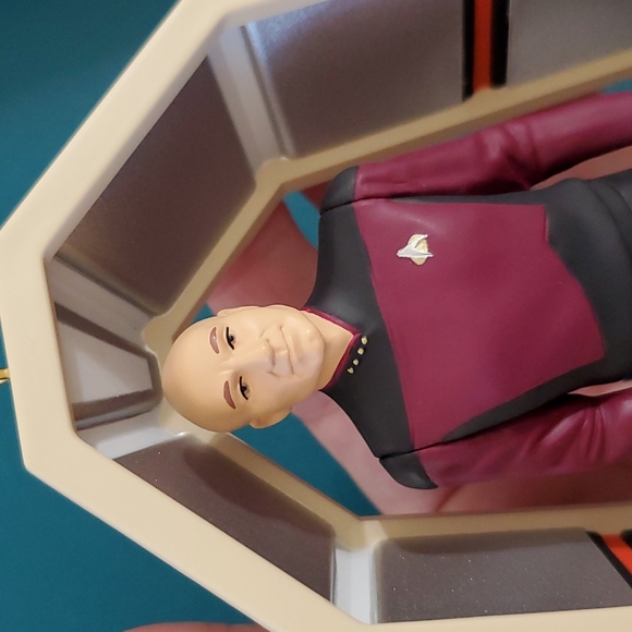 HALLMARK Star Trek-The Next Generation Captain Jean-Luc Picard  NIB 1995 - Picture 9 of 12